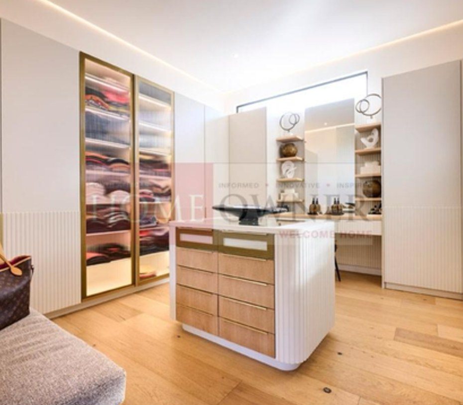 Dressing room joinery and island